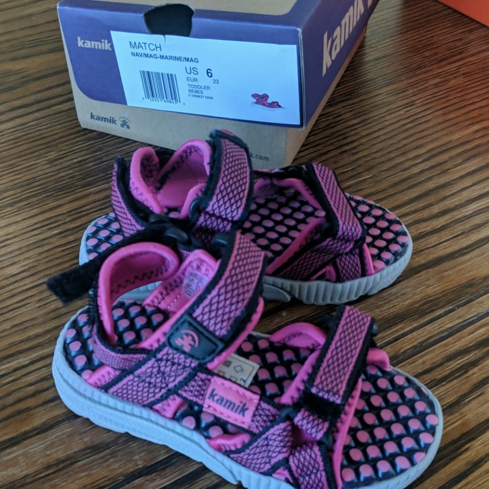 NIB Kamik strappy sandles size 6 toddler
